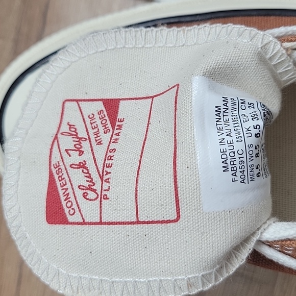 Converse shoes Brand new. - Picture 11 of 12